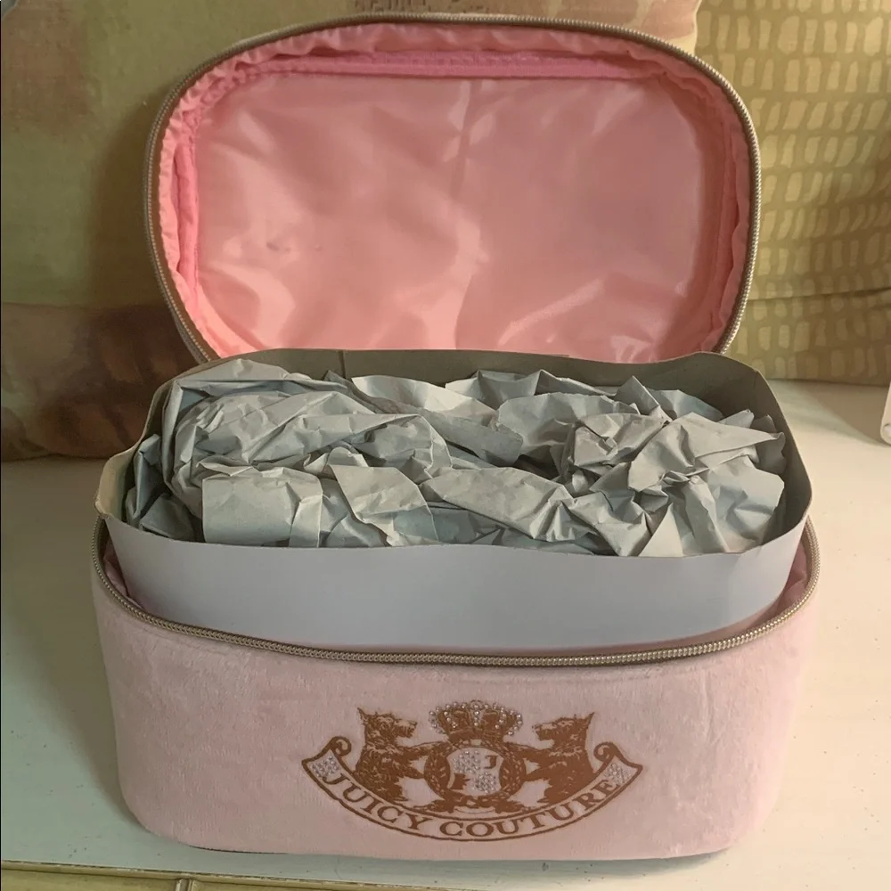 Juicy Couture Pink Velvet Cosmetic Case - Picture 4 of 5